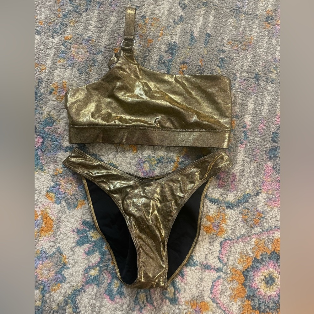 Heroine Sport Gold Metallic Activewear